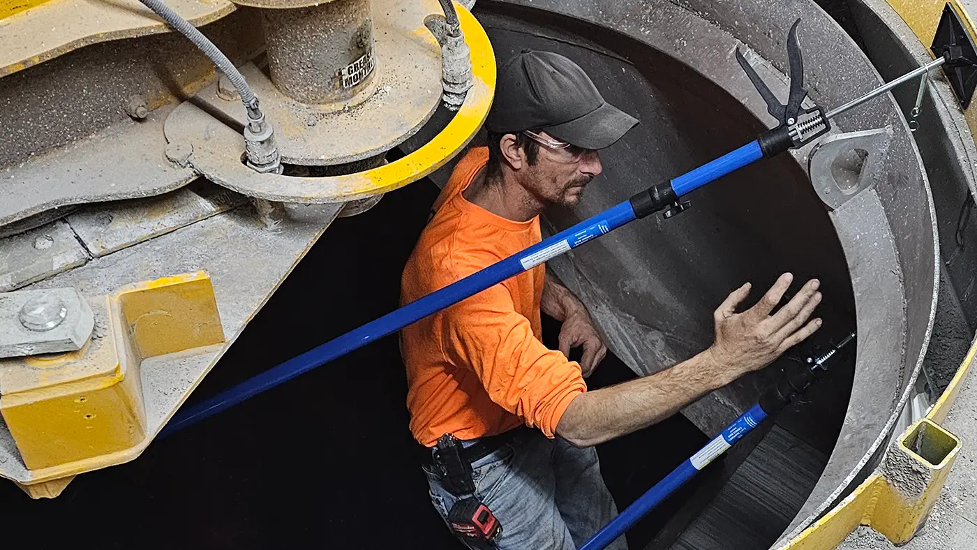 limitless-lining-uhmw-plastic-liners-concrete-cement-production-installation-3-1400
